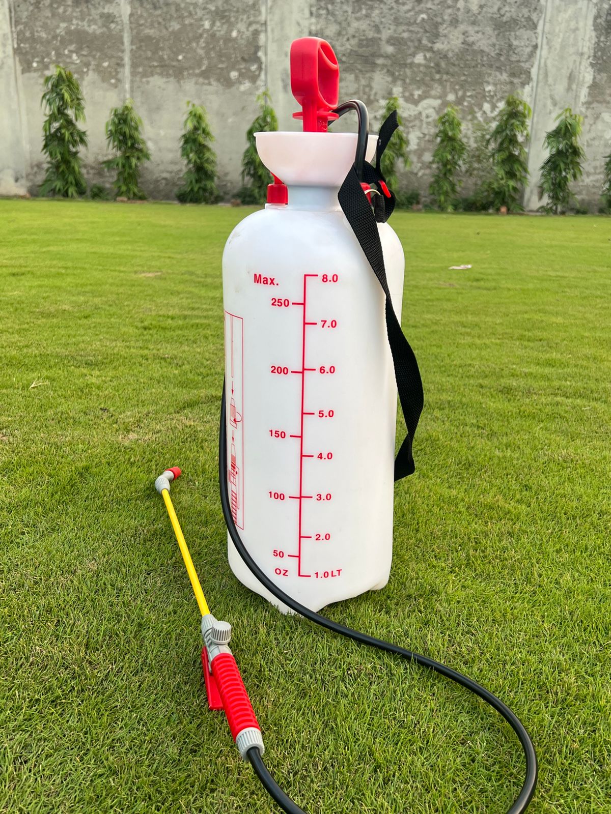 8 Liters Manual Hand Pump Weed Spray Gallon Garden White Pressure Sprayer